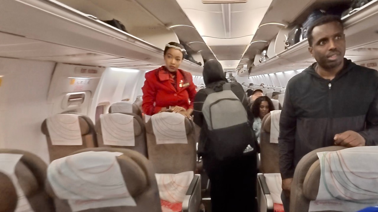 Kenya Airways Boeing 737-800 | Flight from Dubai to Nairobi