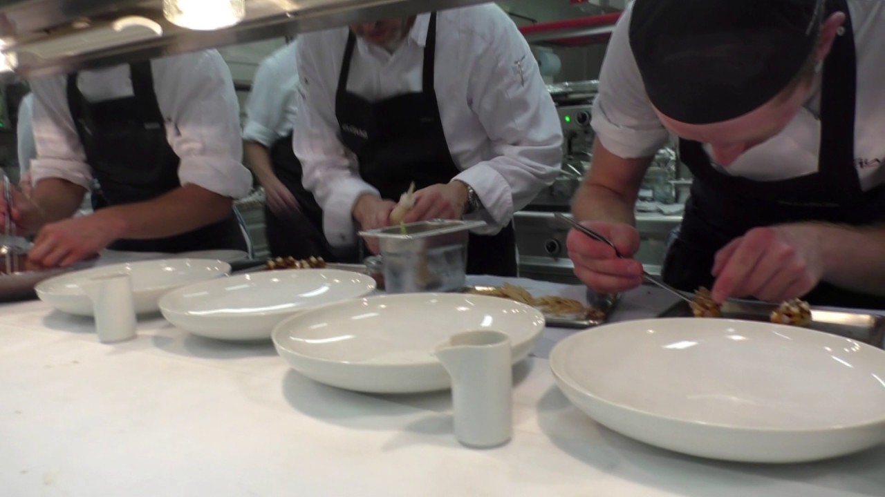Service at the 3 Michelin star restaurant Aqua