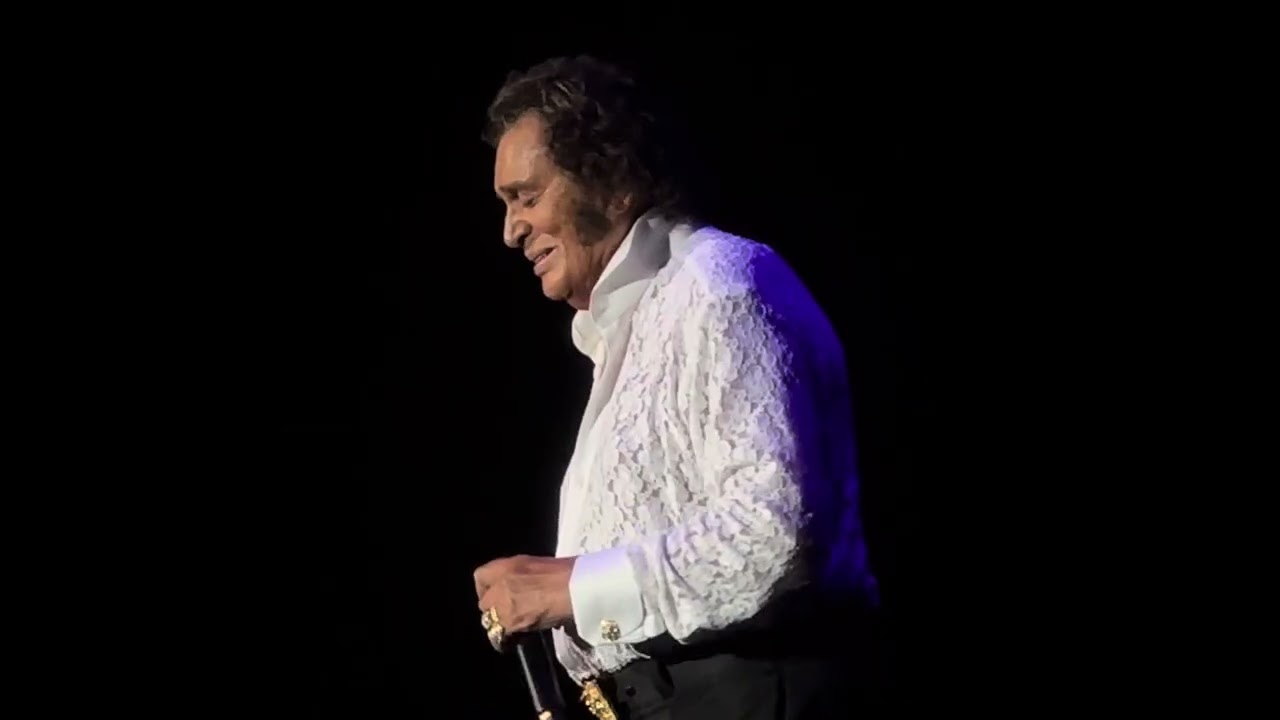 THE AMAZING ENGELBERT HUMPERDINCK AT 89 YEARS OLD 