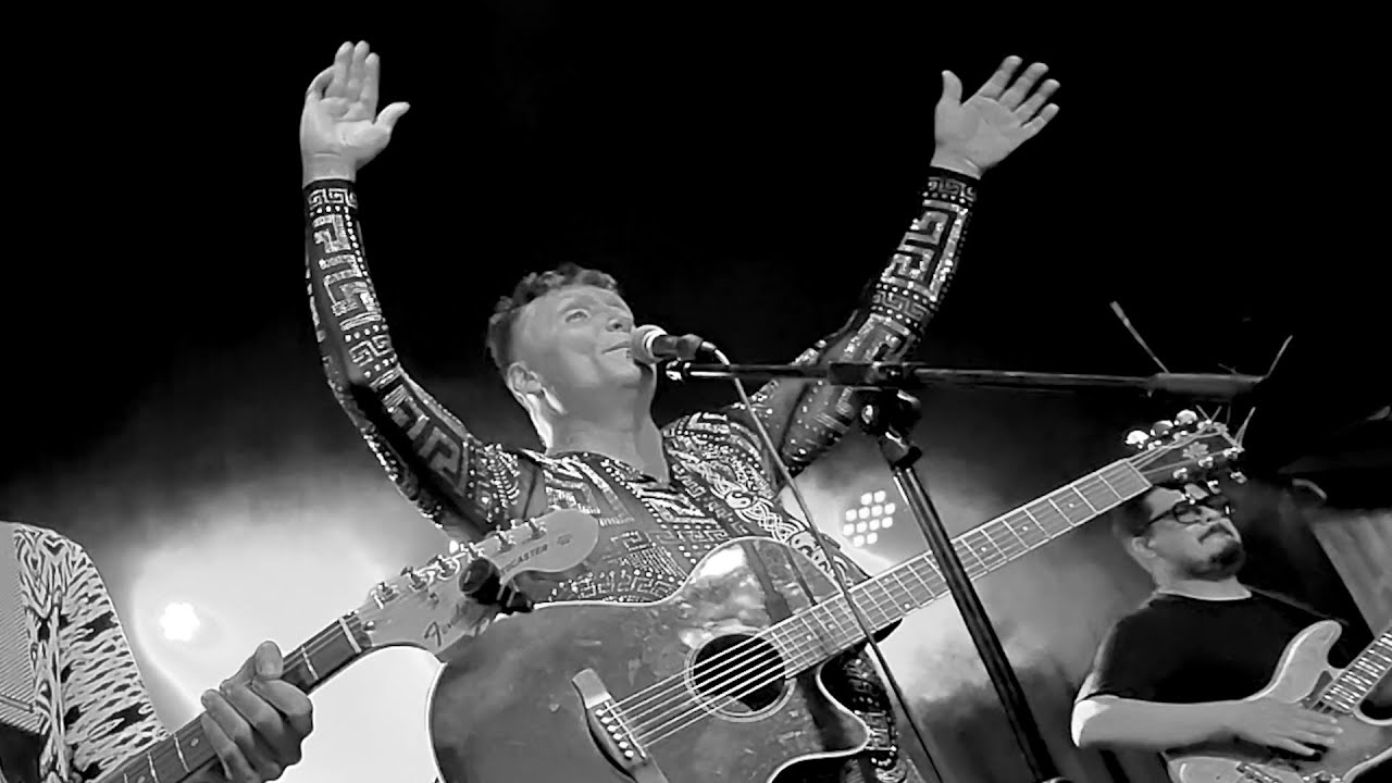 Mario Gallo en concierto 30 años Bar de Rene