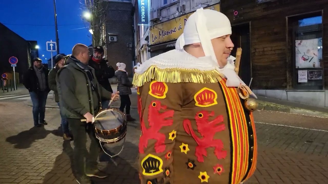 Carnaval d'Anderlues 2023 12 Ramassage société Royale des Bruyères Pol V