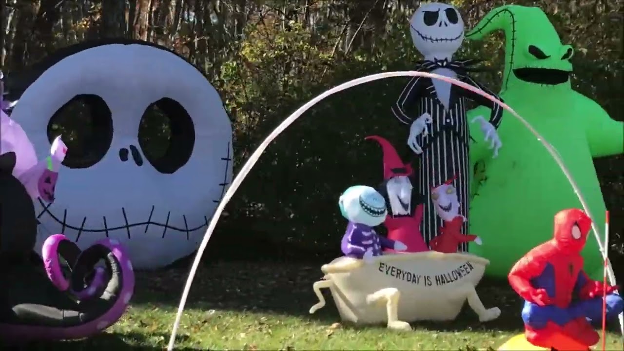 A Fun Drive-thru Halloween Display in Exeter, RI 10-29-22