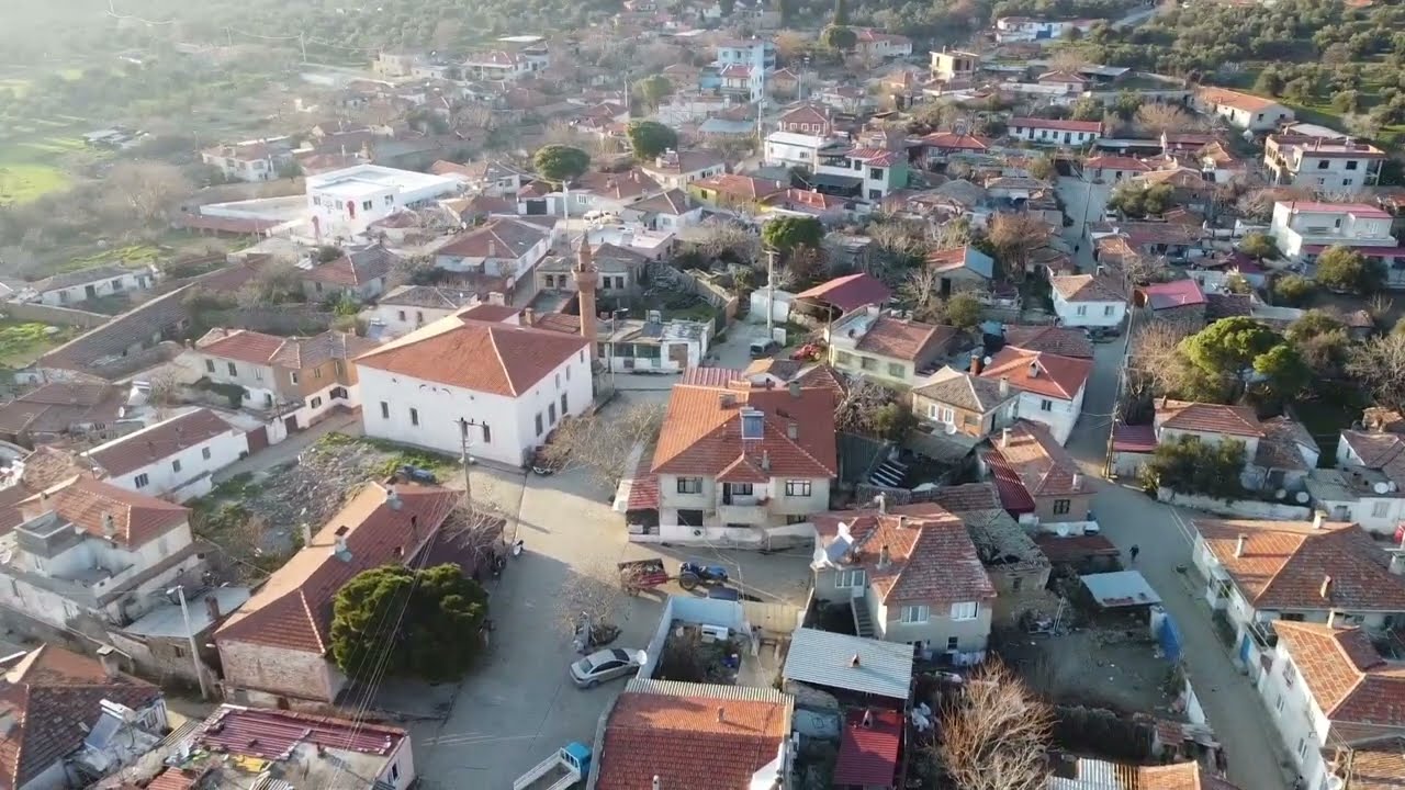 Şahinler (Karga) Burhaniye de kendi halinde bir köy..