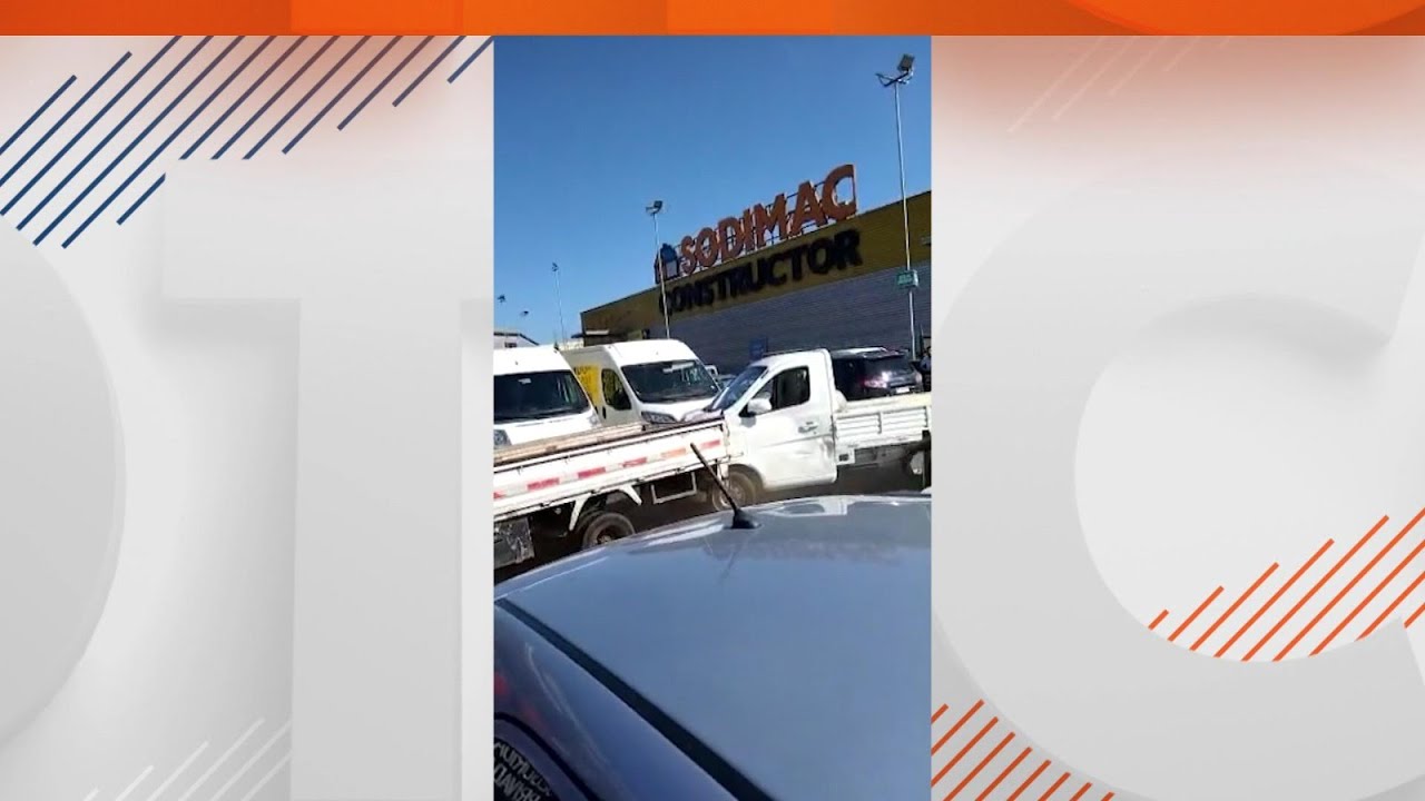 Brutal pelea a choques y palos entre dos conductores en mall de Viña del Mar