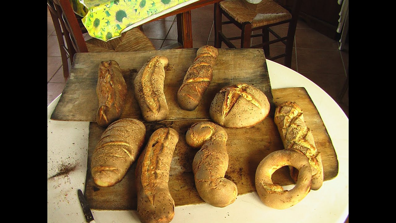Pane con lievito naturale (con semi di anice Pani cu' ciminu)