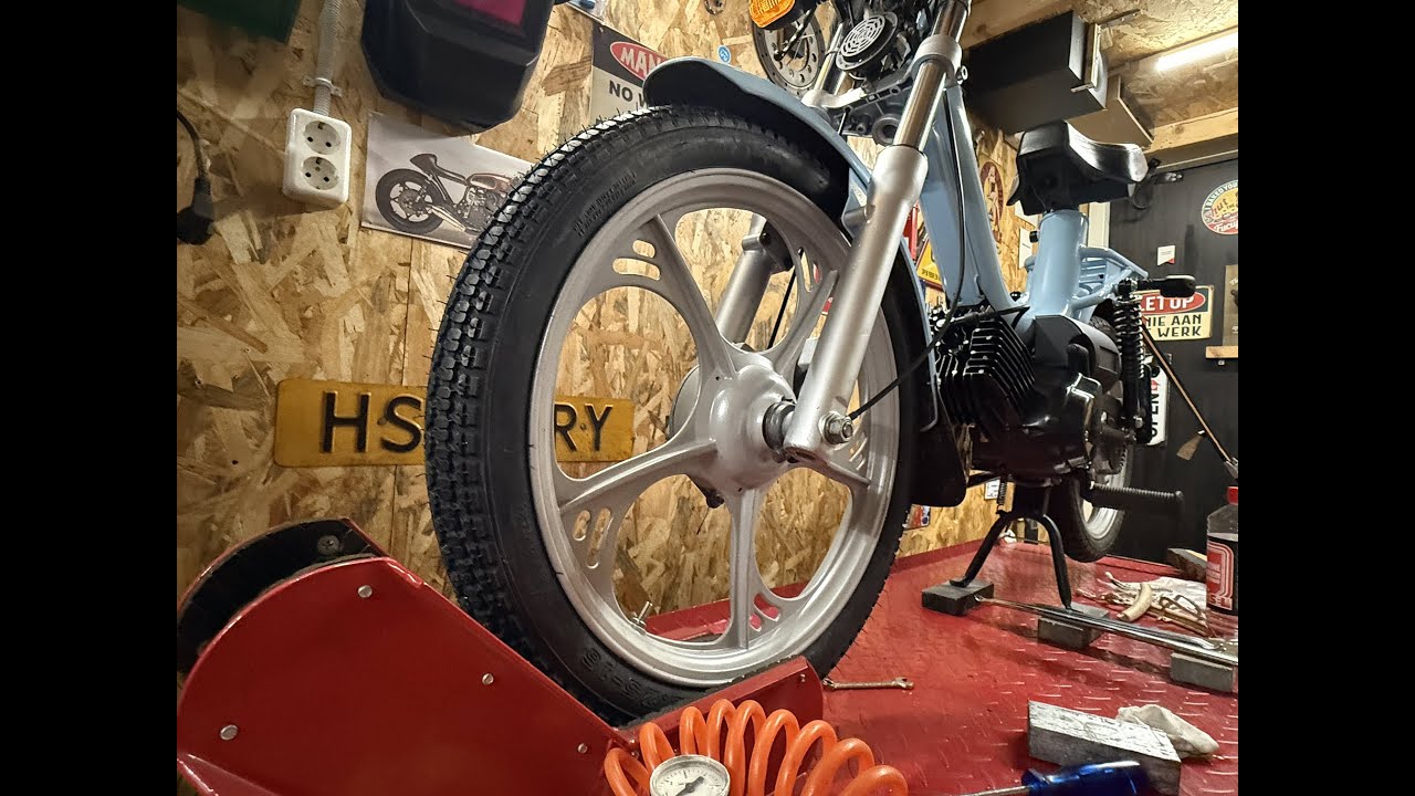Tomos nieuwe bandjes