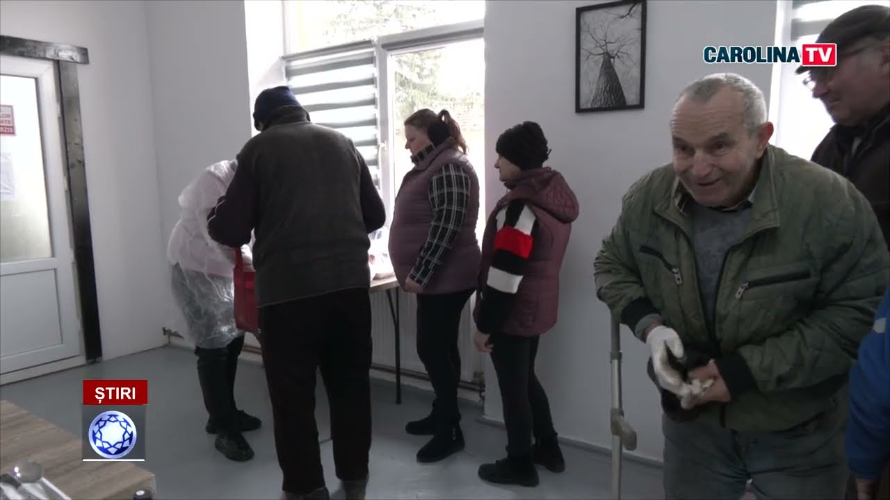 O masă caldă oferită vârstnicilor