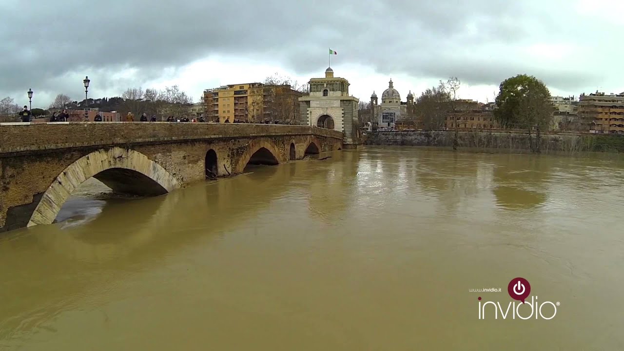 La piena del Tevere a Ponte Milvio