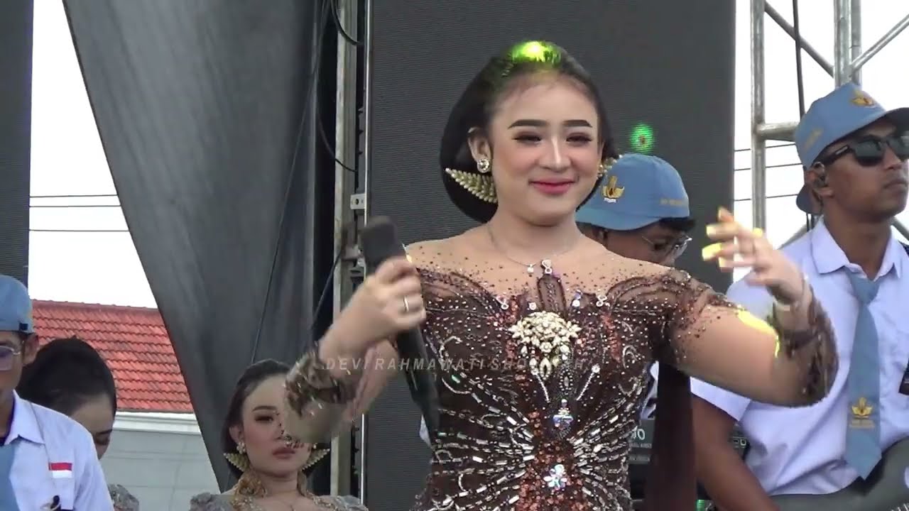 1 Jam Bersama Niken Salindri di SMK BINANGUN Campursari Mayangkara