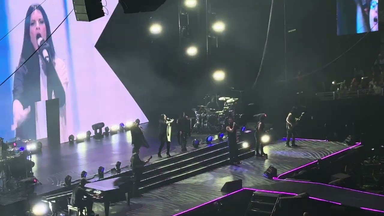 Inolvidable Laura Pausini Movistar Arena Chile 2024
