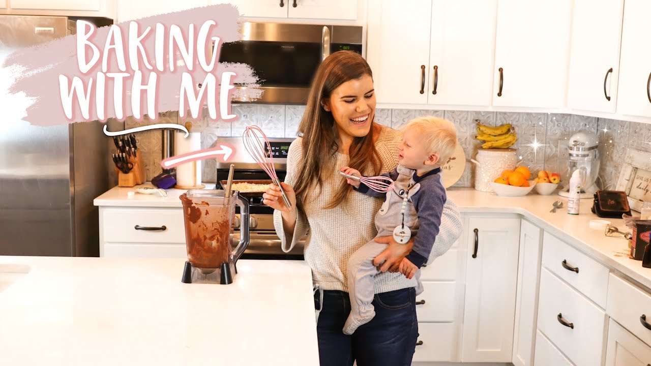 BAKING WITH ME! Healthy Paleo Cake! vlogmas day 20