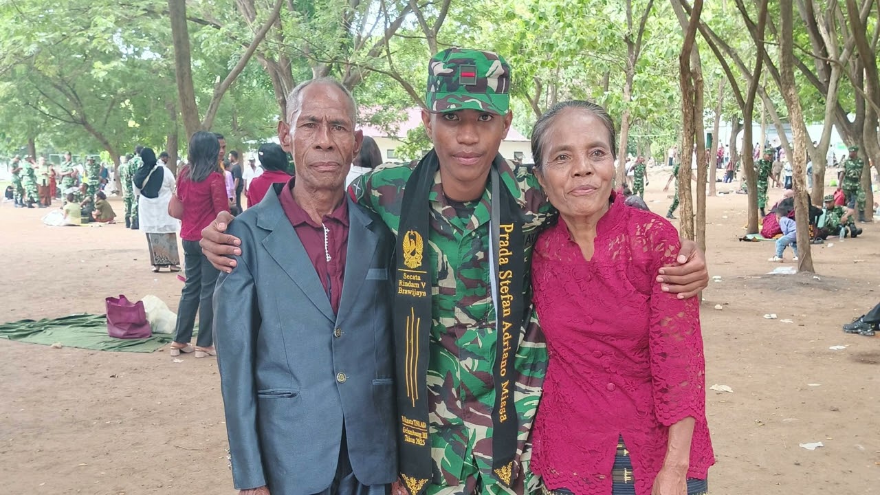Bapak Lukas dan Mama Sri Kebanggan Rian Missa