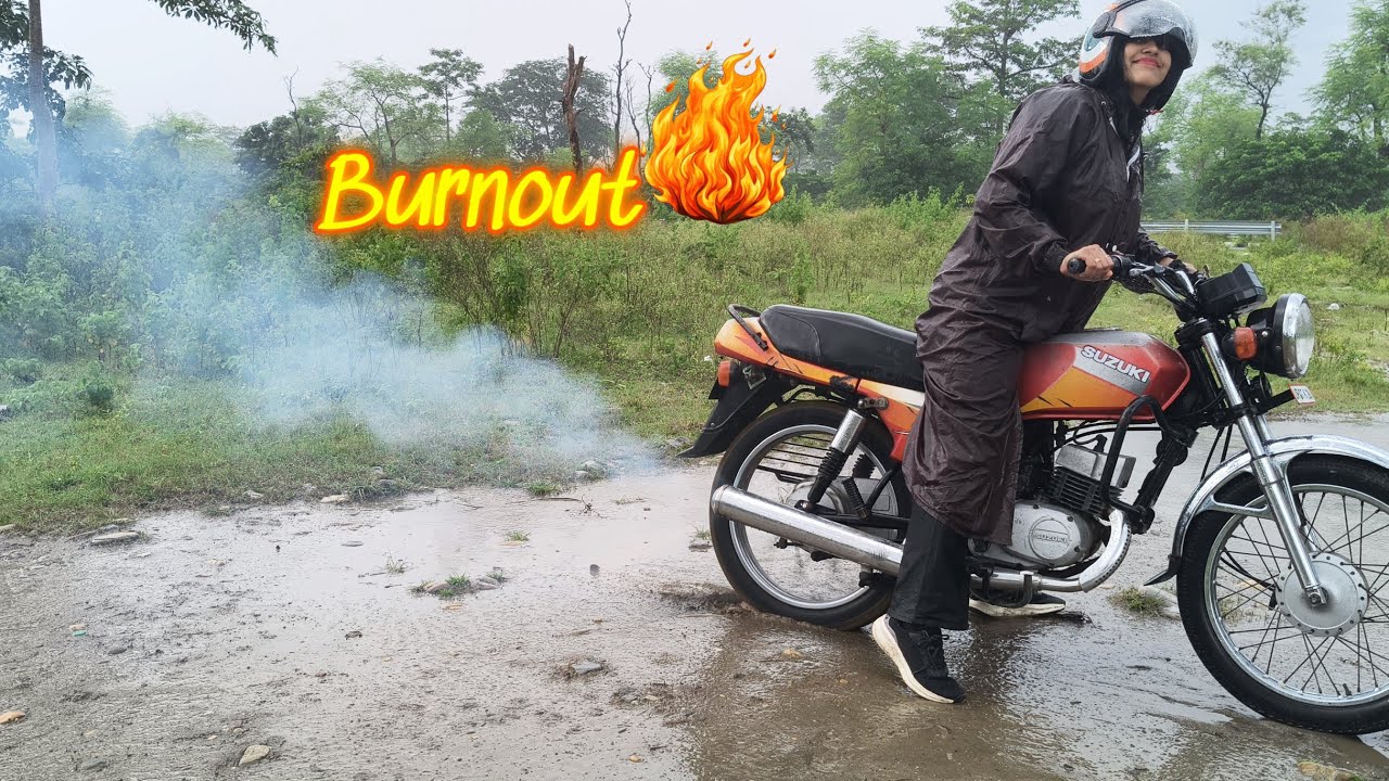 GIRL BURNOUT ON TVS SUZUKI SAMURAI🔥🔥🔥 || RAINY DAY 🌨🌧