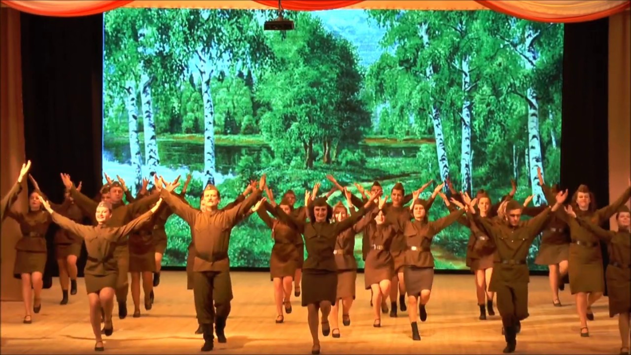 Военный танец "Катюша" в исполнении хореографических коллективов "Импульс", "Грация" и "Ритм"