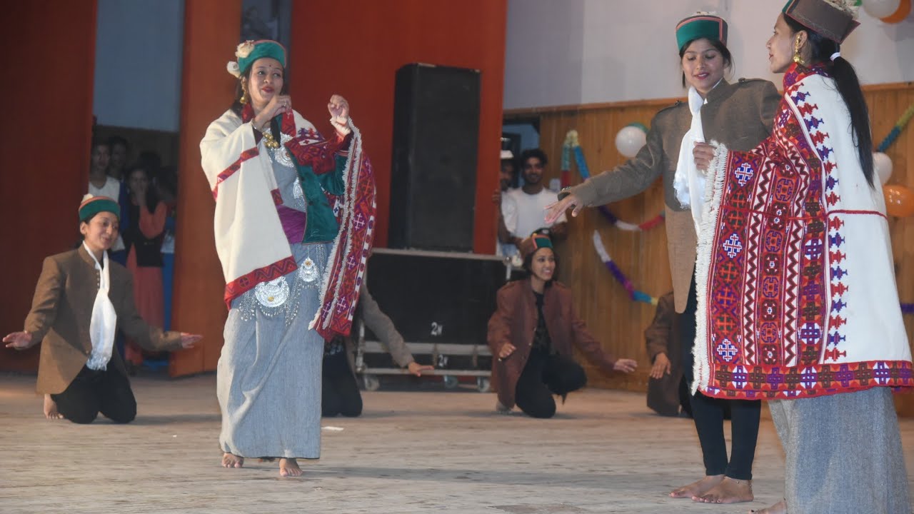 Best ever kinnauri dance by rampur collage girls with suret negi ji