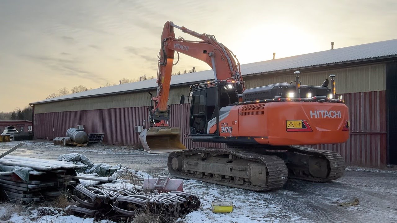 Köp Grävmaskin Hitachi ZX 300 LC-7 tiltrotator och skopor på Klaravik