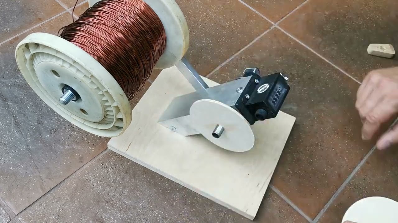 Ręczna nawijarka do cewek z licznikiem/Manual coil winder with counter.
