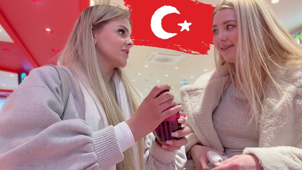 VLOG: BRAKUJE NAM STAMBUŁU... 🇹🇷 SPOTKANIE Z DZIEWCZYNAMI! | Julia