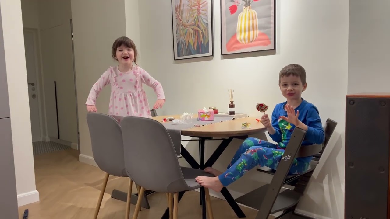 Наташа і Саша танцюють під різну музику 💃🕺