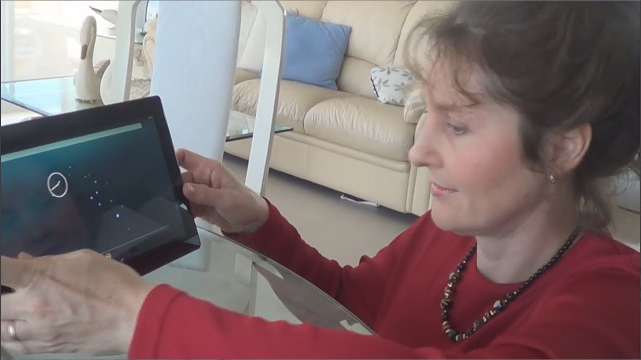 Mum tries out Android 4.2.2 (2013) on a Surface Pro