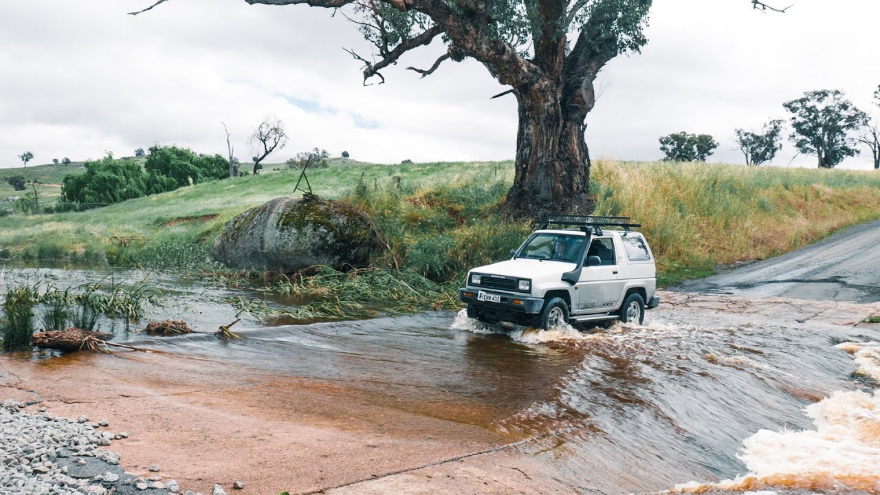 1992 DAIHATSU FEROZA tackles the Australian wilderness