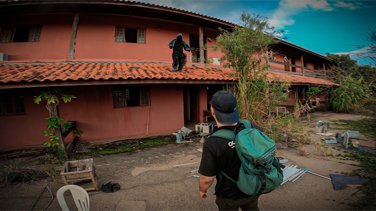 A TODO MOMENTO ESTÁVAMOS SENDO OBSERVADOS, ATÉ QUE ALGO ACONTECEU E TIVEMOS QUE SAIRMOS AS PRESSAS
