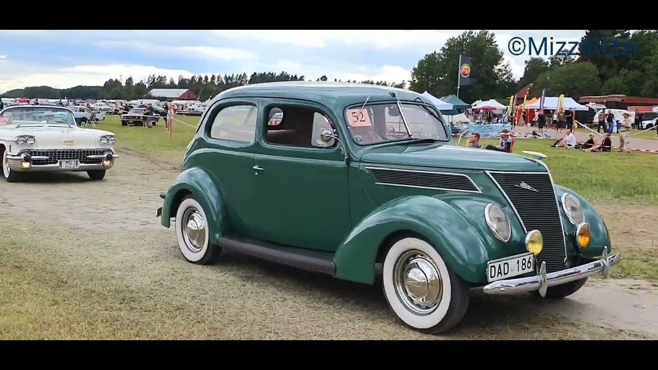Classic Car Cruising Parade on Västerås Summer Meet 2022