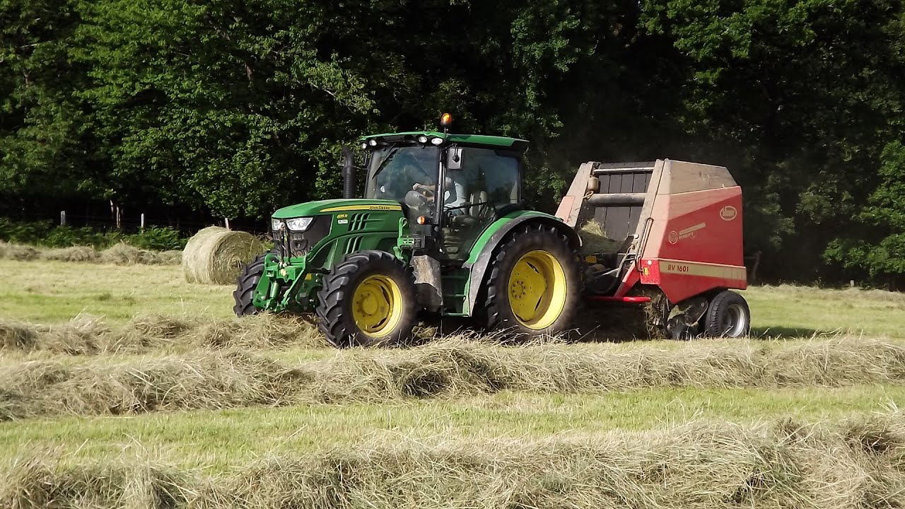Pressage de foin | John Deere 6115R & Vicon RV 1601