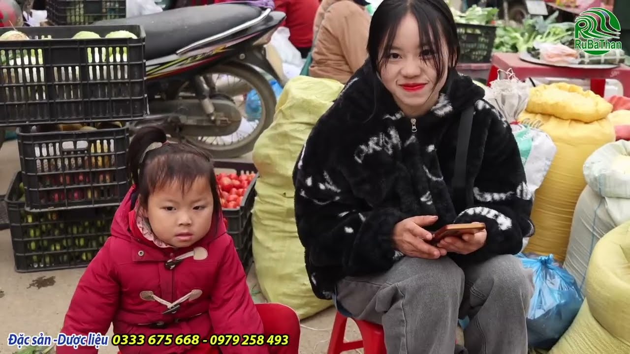 Theo chân các em tới Chợ thịt Lợn Đen lớn nhất tỉnh Cao Bằng