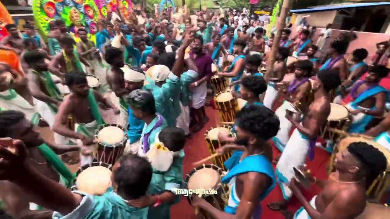 നേർക്കു നേർ വന്നപ്പോൾ 🔥 pulari❌samanwaya shingarimelam #pooram #muttal #kunnamkulam #shinkarimelam 