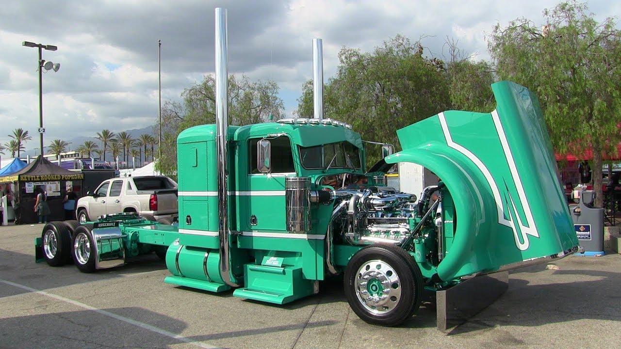 Under-Hood Look At JDT Trucking's Detroit Diesel 