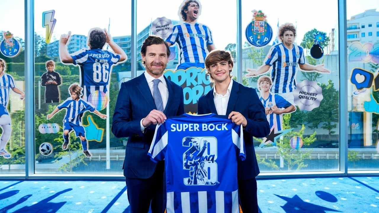 Rodrigo Mora renova pelo FC Porto até 2030