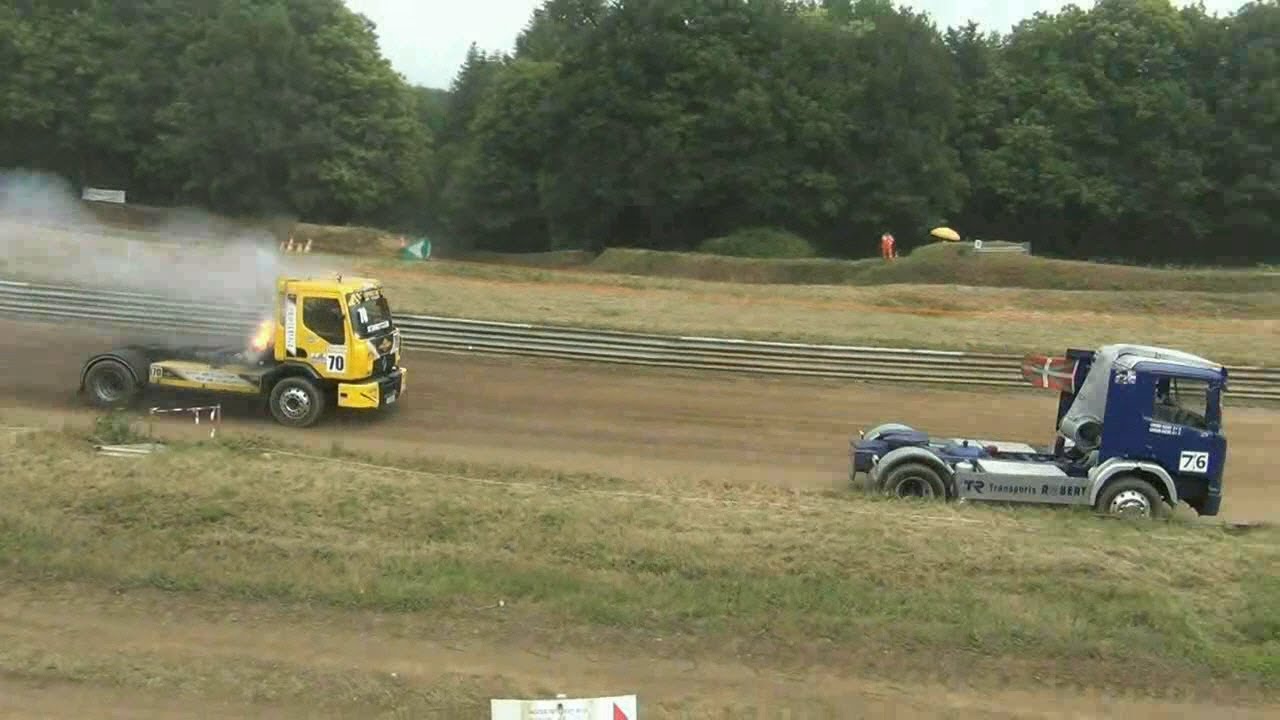 Une course de camion cross tout seul (un accident et départ de feux)