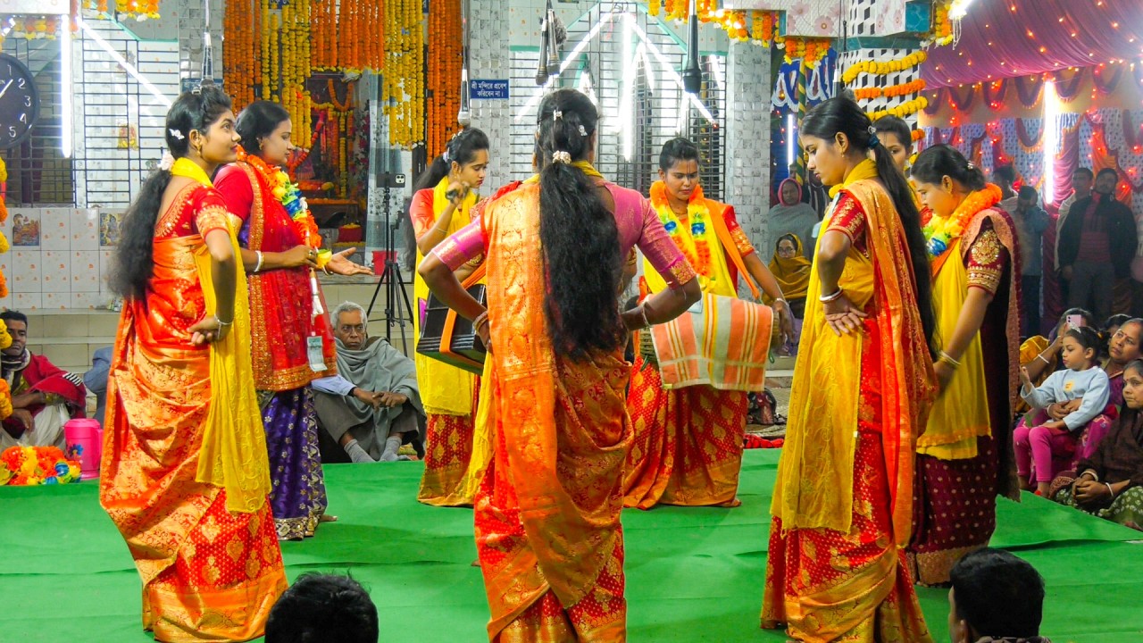 রিনা মিনা অষ্টসখী হরেকৃষ্ণ কীর্তন Hare Krishna Ek Naam Kirtan | #HareKrishna #kirtan #RinaMina