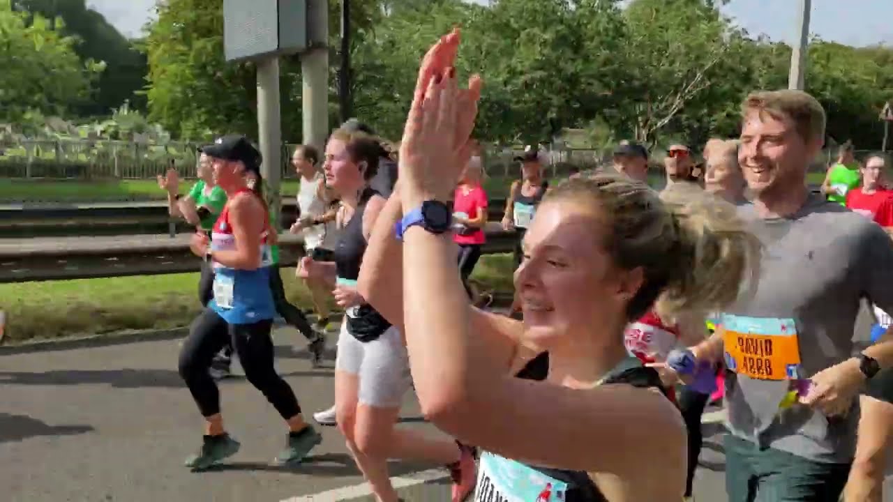 Chant Hare Krishna with 60,000 people - Amazing Reactions! - Great North Run