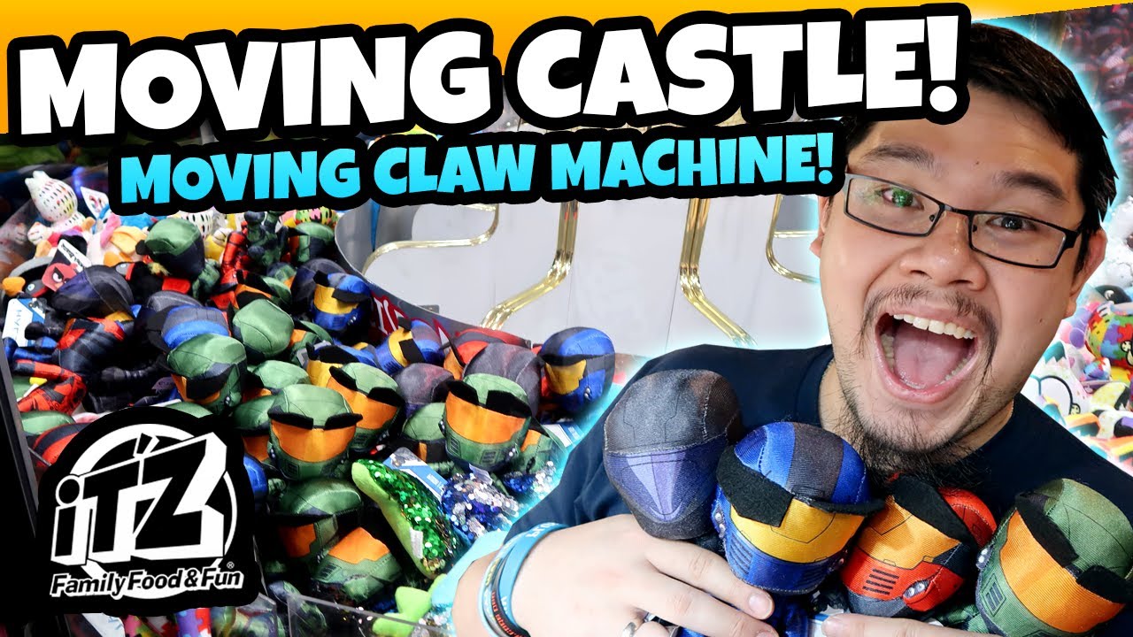 A MOVING Claw Machine! Playing the MOVING CASTLE at iT'Z Arcade!