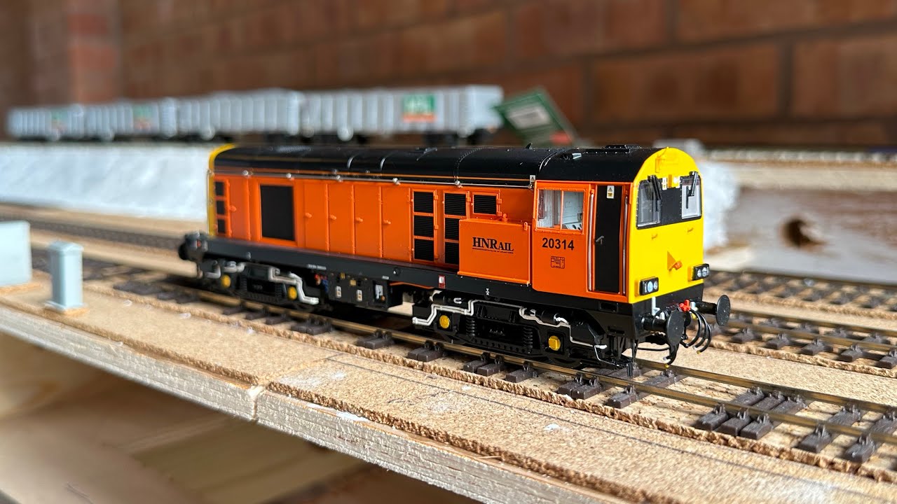 Bachmann Class 20 HNRC Orange 20314 DCC Sound Full Cold start and move off on Greenford