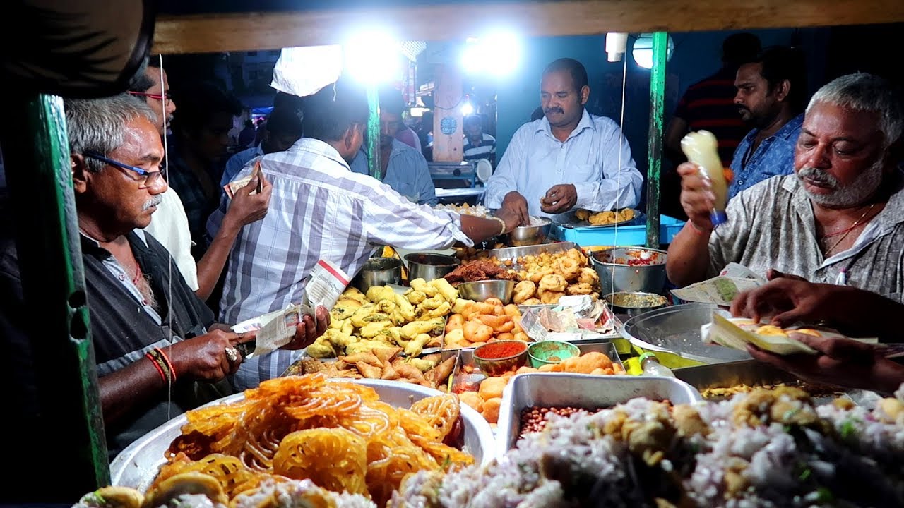 40 Years Old Famous Mirchi Bandi In Eluru | Saibaba Sweet & Hot Point | Eluru Street Food