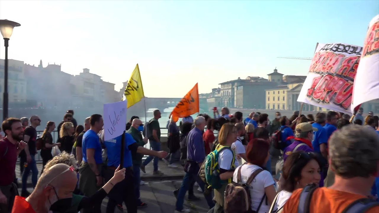 Ex-GKN, corteo a Firenze: manifestanti sfilano su Ponte alle Grazie