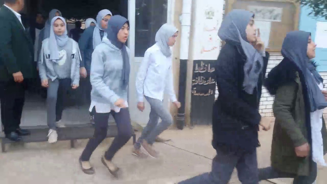 مدرسة المستشار صفوت صقر ع بنات  iPhone