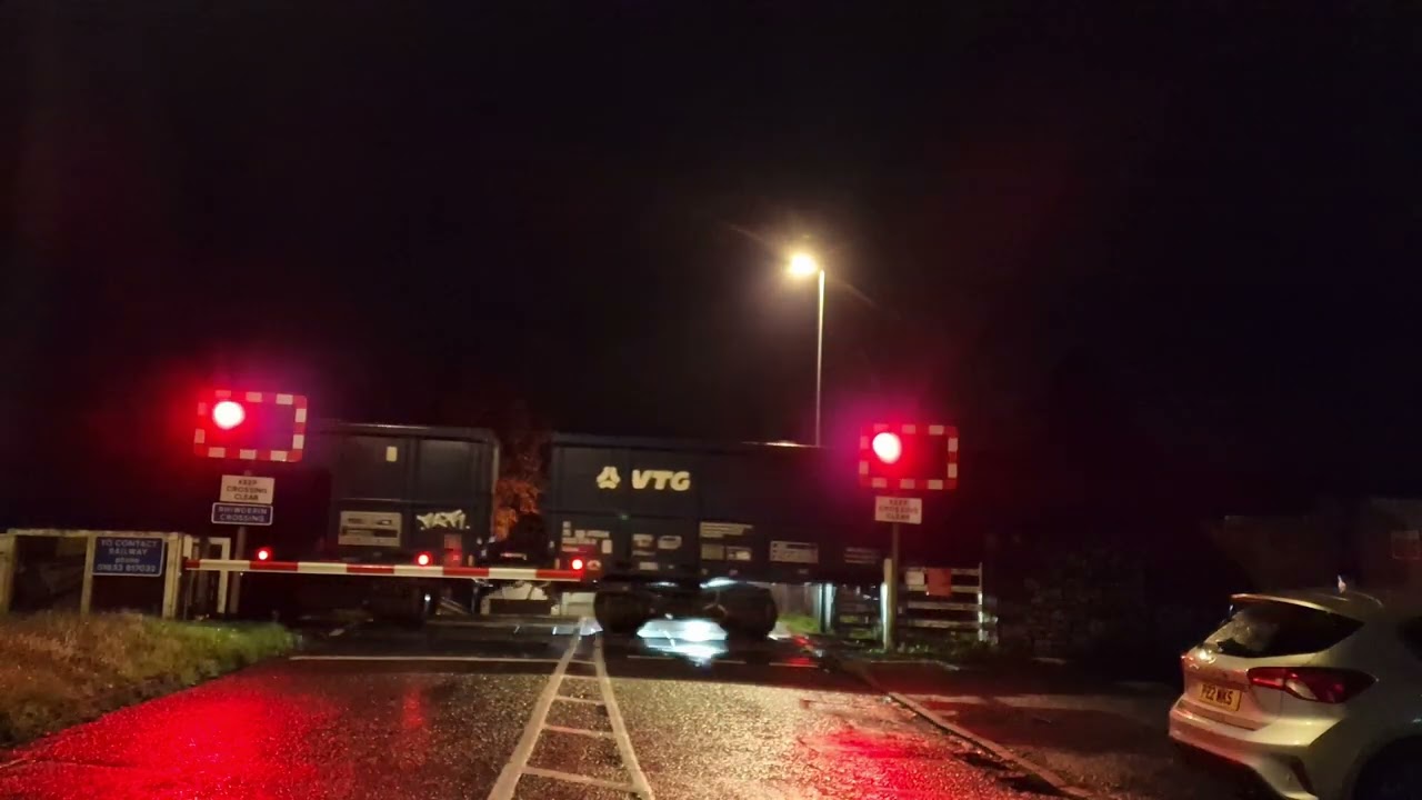The Machen Jumbo at Rhiwderin level crossing