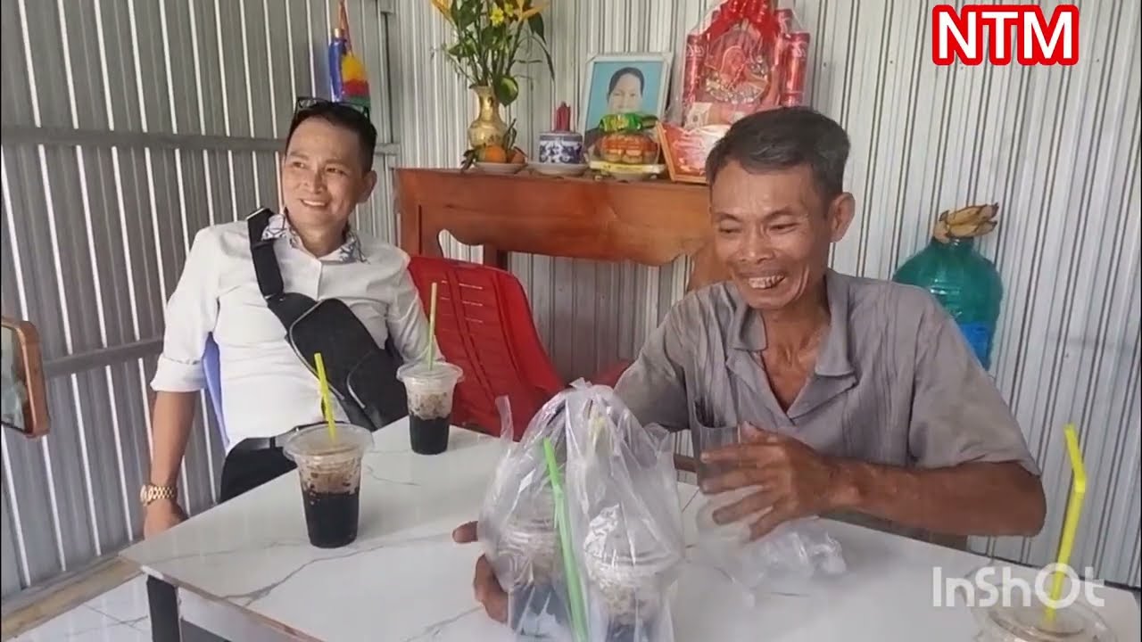 TUẤN TRƯỜNG  ĐẾN NHÀ CHÚ 3 VÀ EM NHUNG ANH TUẤN TẶNG QUÀ TẾT