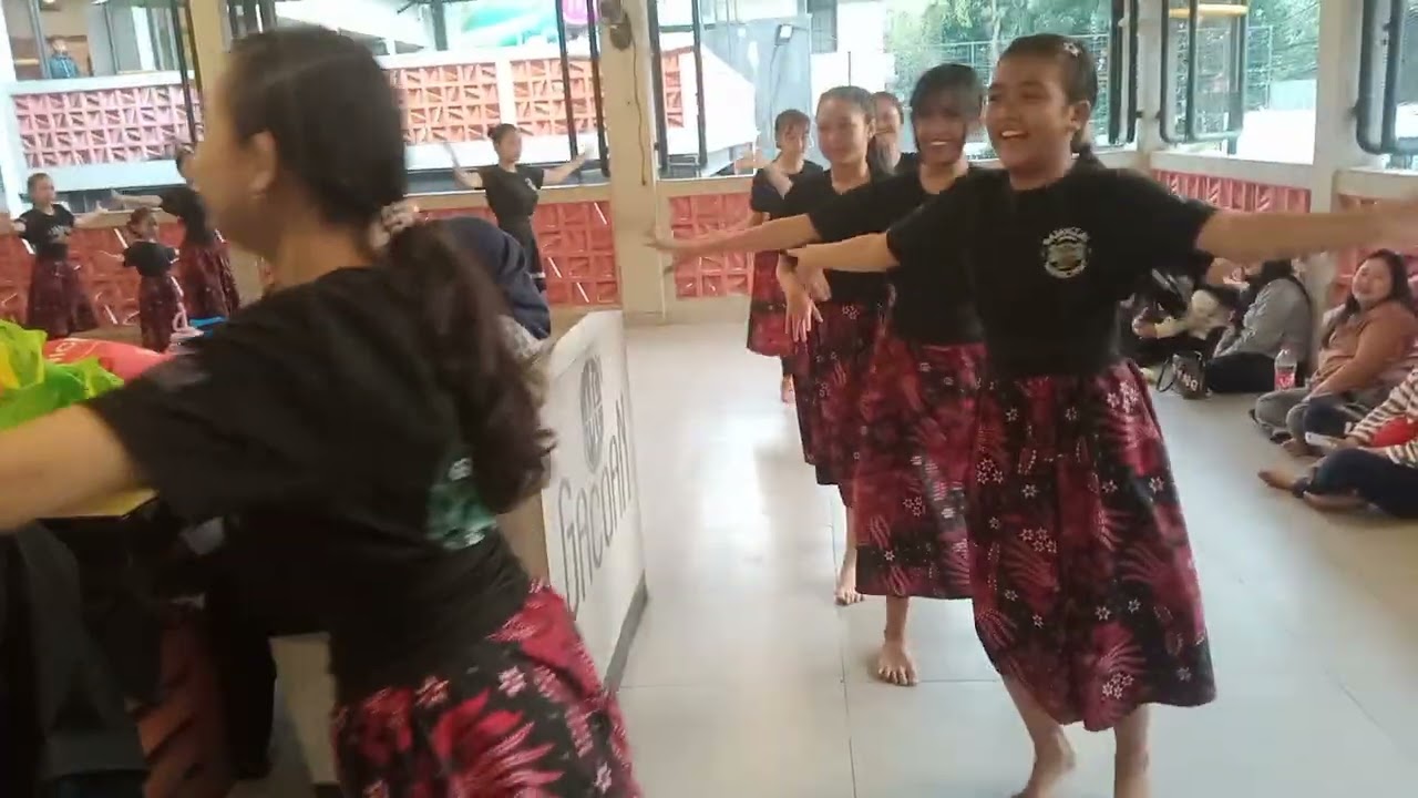 Warm-Up sebelum Latihan Jaipong dimulai 