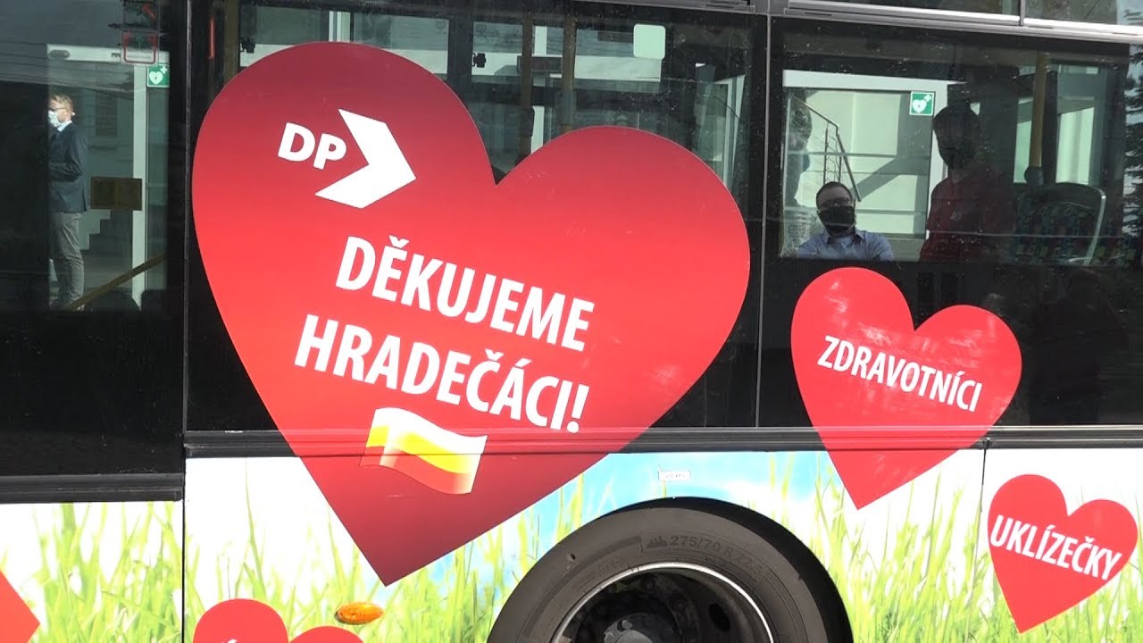 Dopravní podnik města HK děkuje „srdíčkovým“ trolejbusem