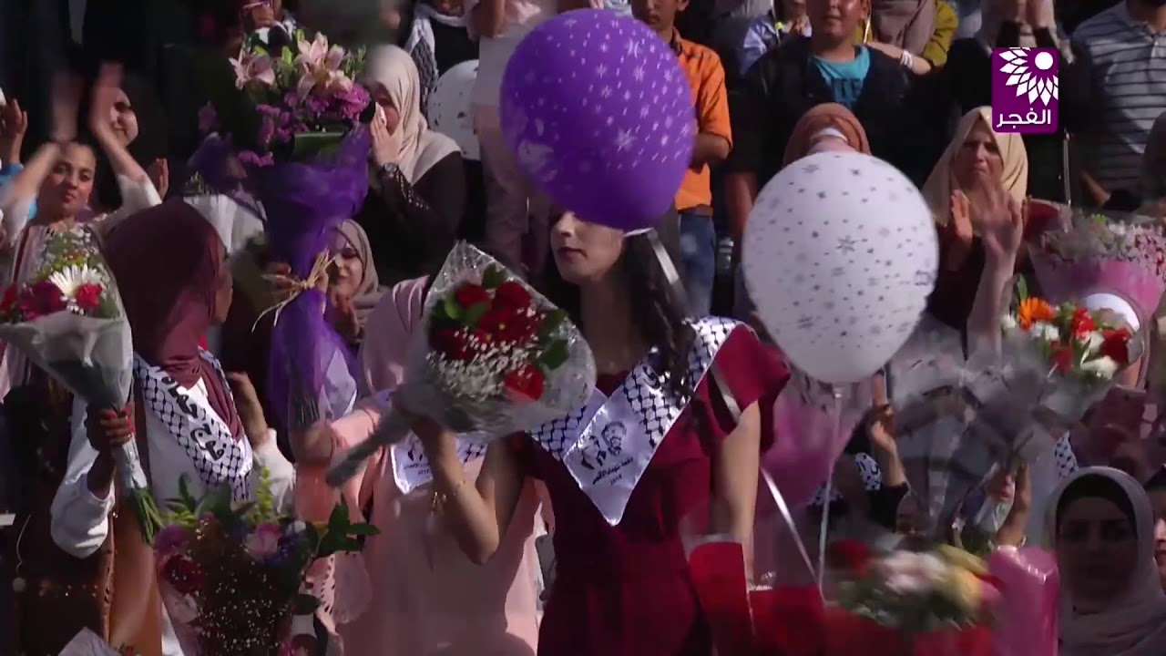 دبكة الفنانين قاسم النجار وشادي البوريني مع خريجي كليات الآداب والرياضة   جامعة النجاح الوطنية