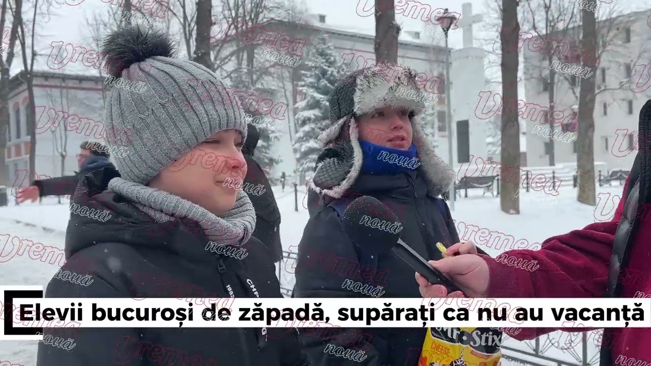 Elevii bucuroși de zăpadă, supărați ca nu au vacanță