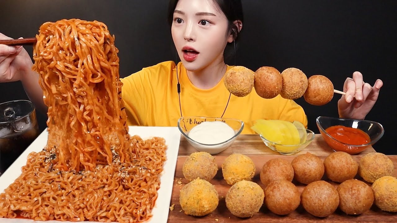 SUB)파삭쫀득 BHC 치즈볼 뿌링치즈볼에 불닭볶음면 먹방! 꿀조합 리얼사운드 Cheeseballs & Buldak Noodles Mukbang Asmr