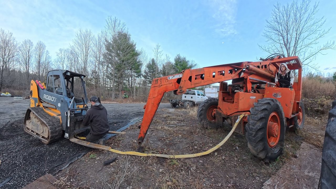 Fixing One of the Telehandlers - Lull Highlander 844