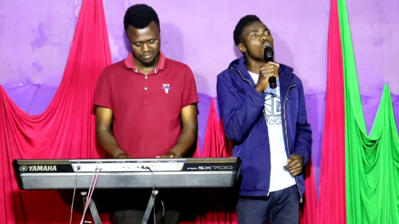 Elohim Adonai wewe ni Mungu wa kweli// piano cover X Vinnie Mg
