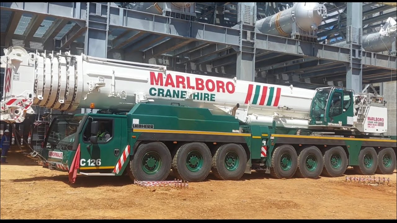 Liebherr LTM 1450-8.1 450 Ton moving into position